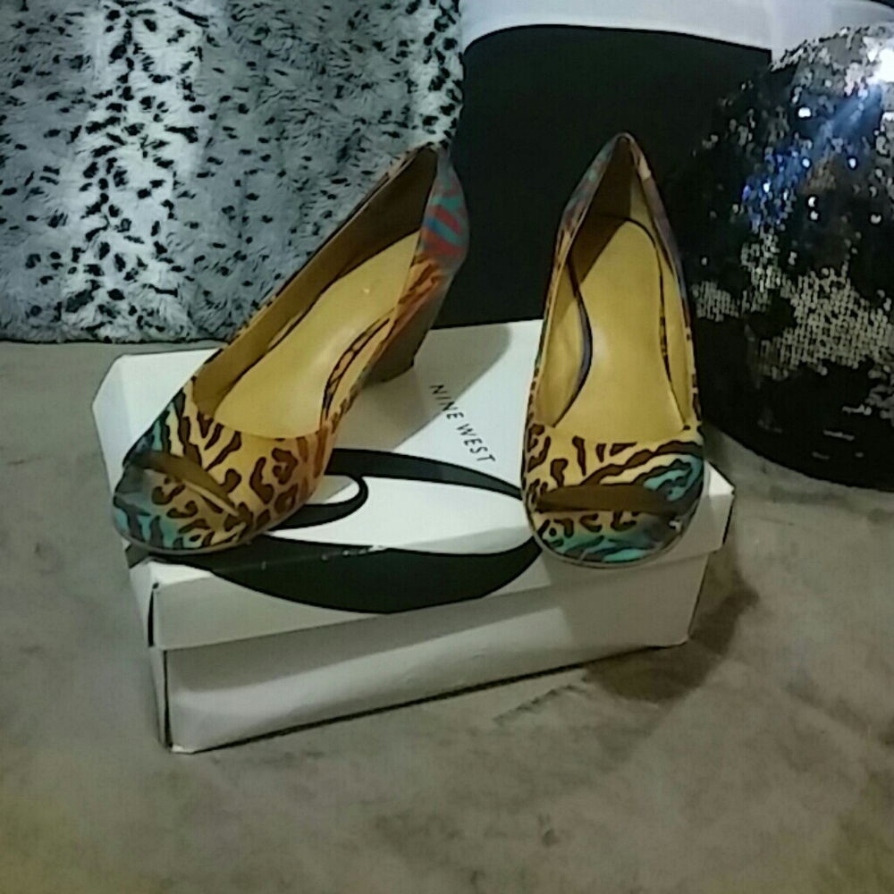 Wedged shoes